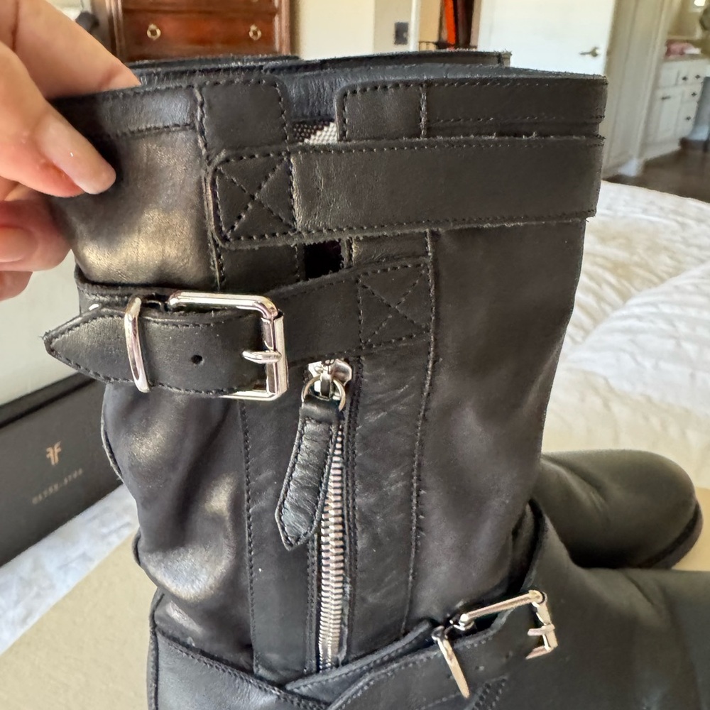 BURBERRY BOOTS - Picture 5 of 8